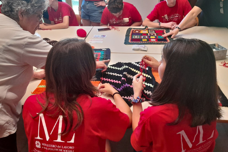 ragazze al laboratorio