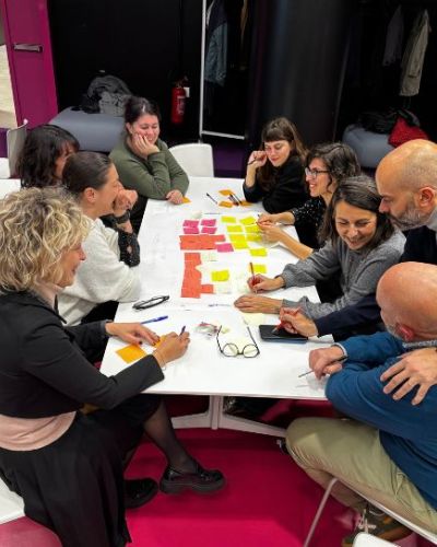 “E i maschi?”. Decostruire la maschilità per l’equità di genere