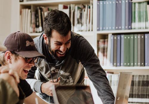 giovani-che-parlano-per-il-bando-chiamati-al-futuro