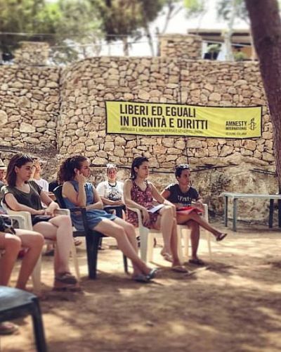 I ragazzi di Casa Murri a Lampedusa con Amnesty International