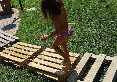 Bambina_gioca