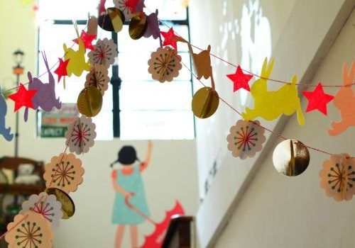 ingresso con scala e festoni di scuola per accoglienza bambini