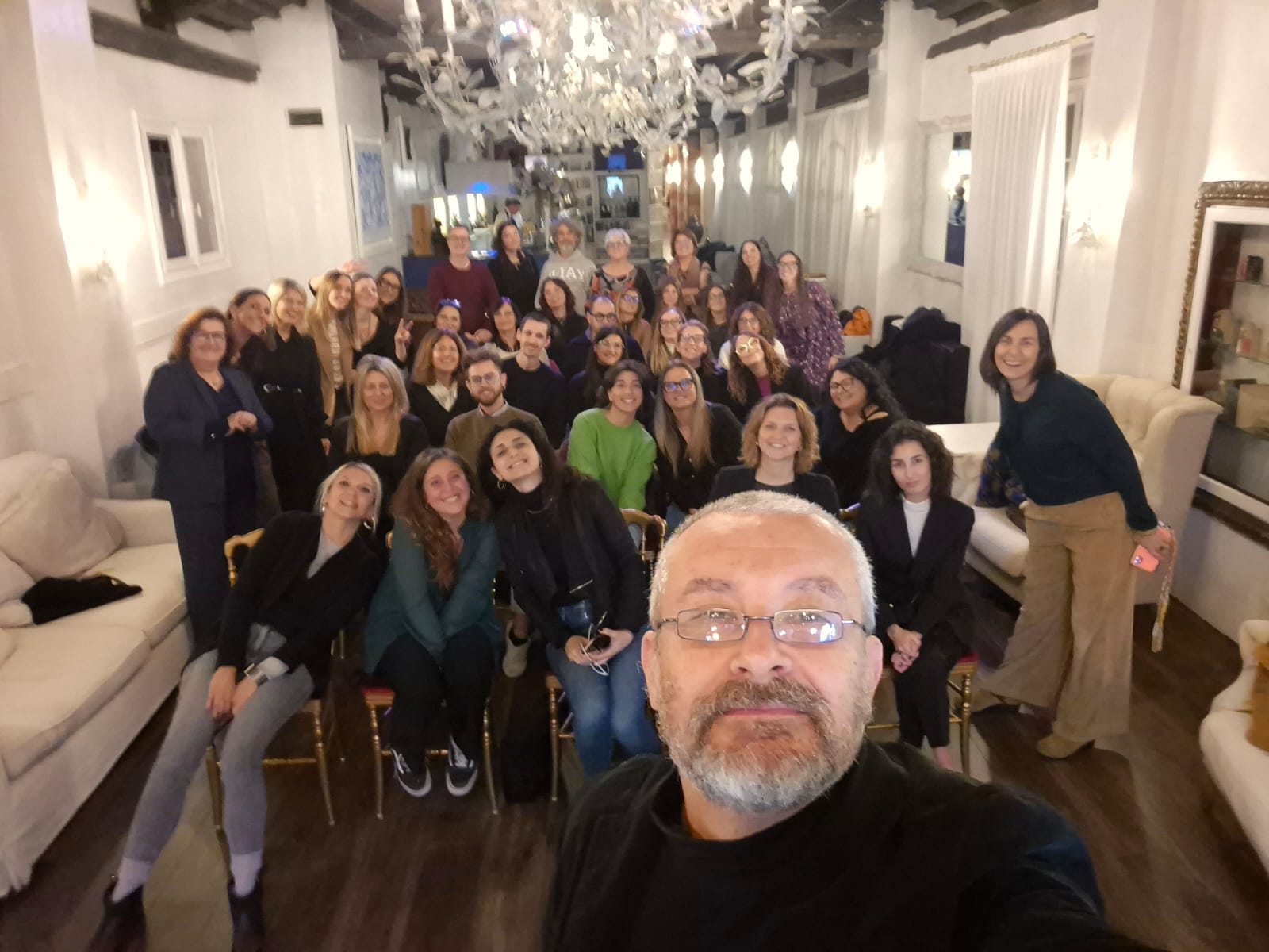 Presidente con pubblico dietro stile selfie Oscar